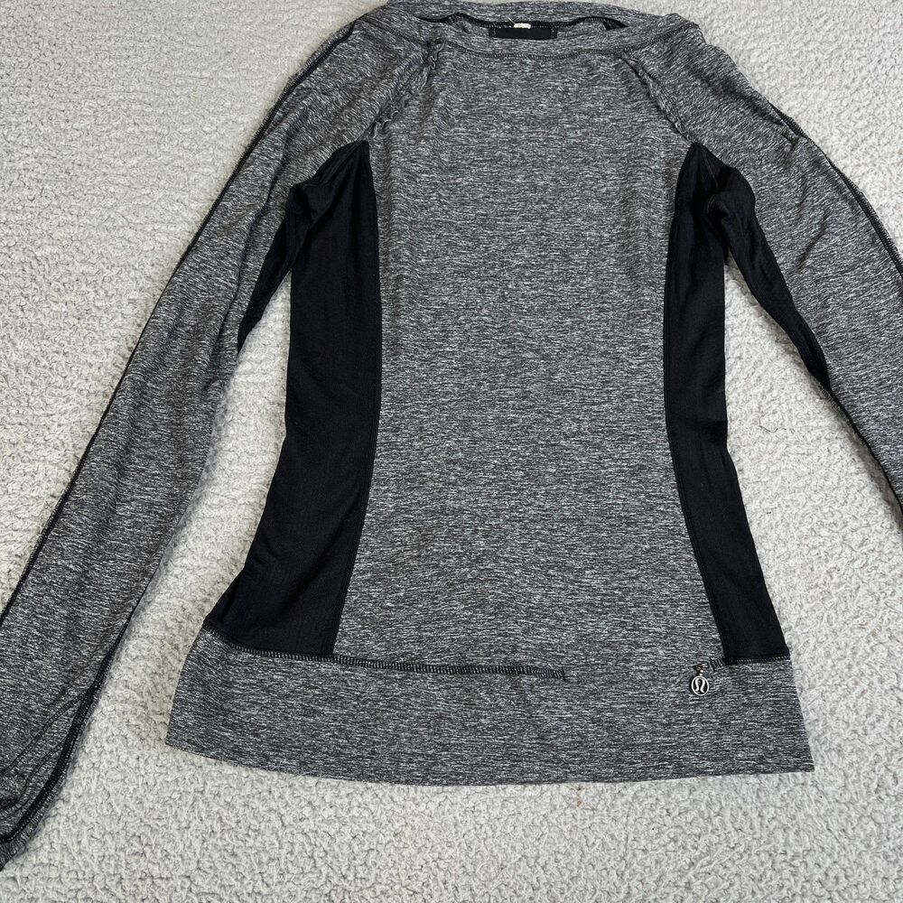 LULULEMON  Shirt Womens 4  Gray Black Full Tilt Pullover Ruffle Trim Thumb Holes